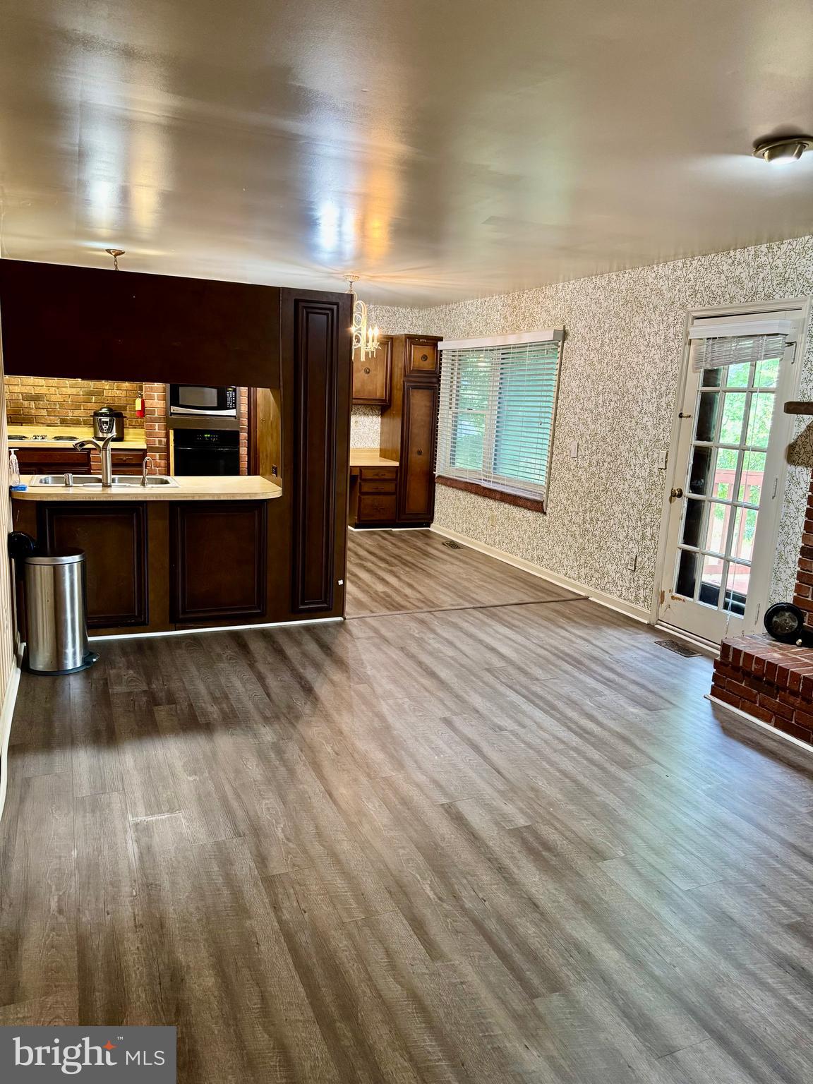 1210 RICHMOND DRIVE