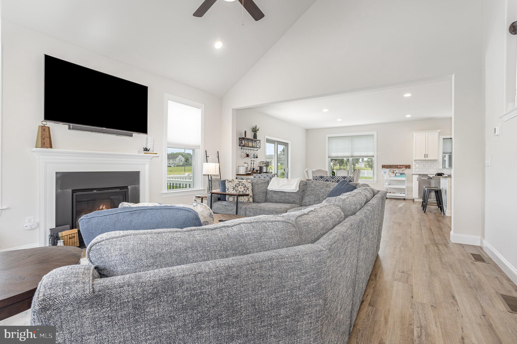 3843 COUNTRY DRIVE