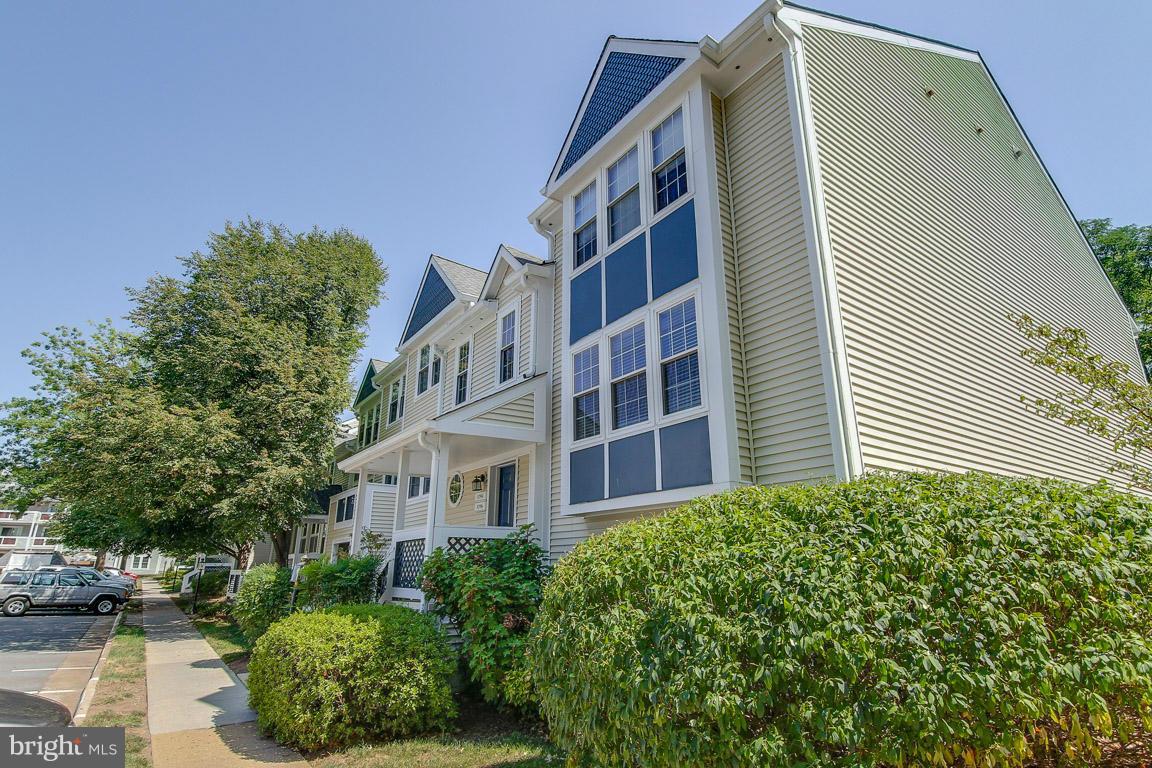 GRAYS POINTE - Residential