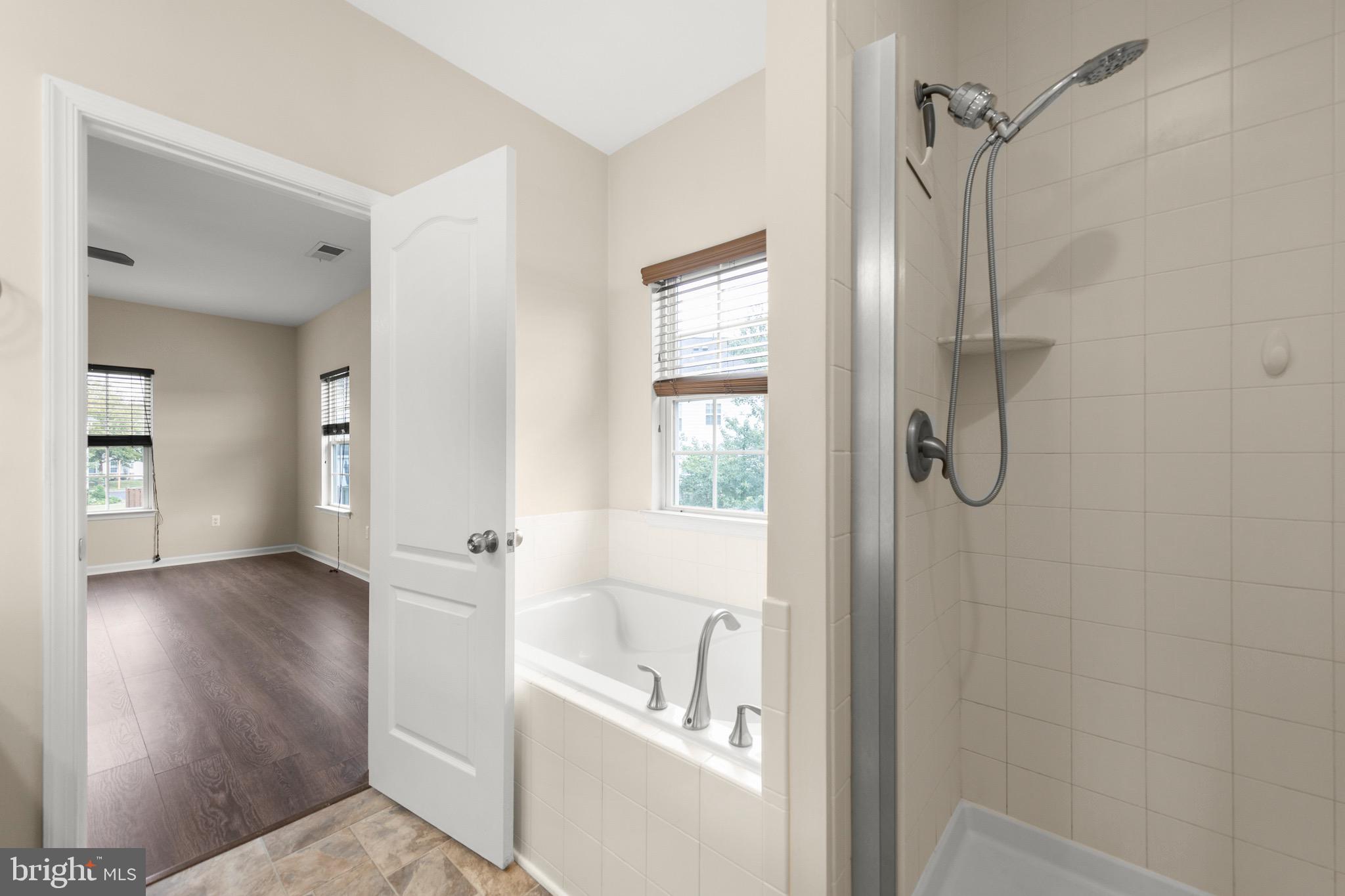 WAKELAND MANOR - Residential