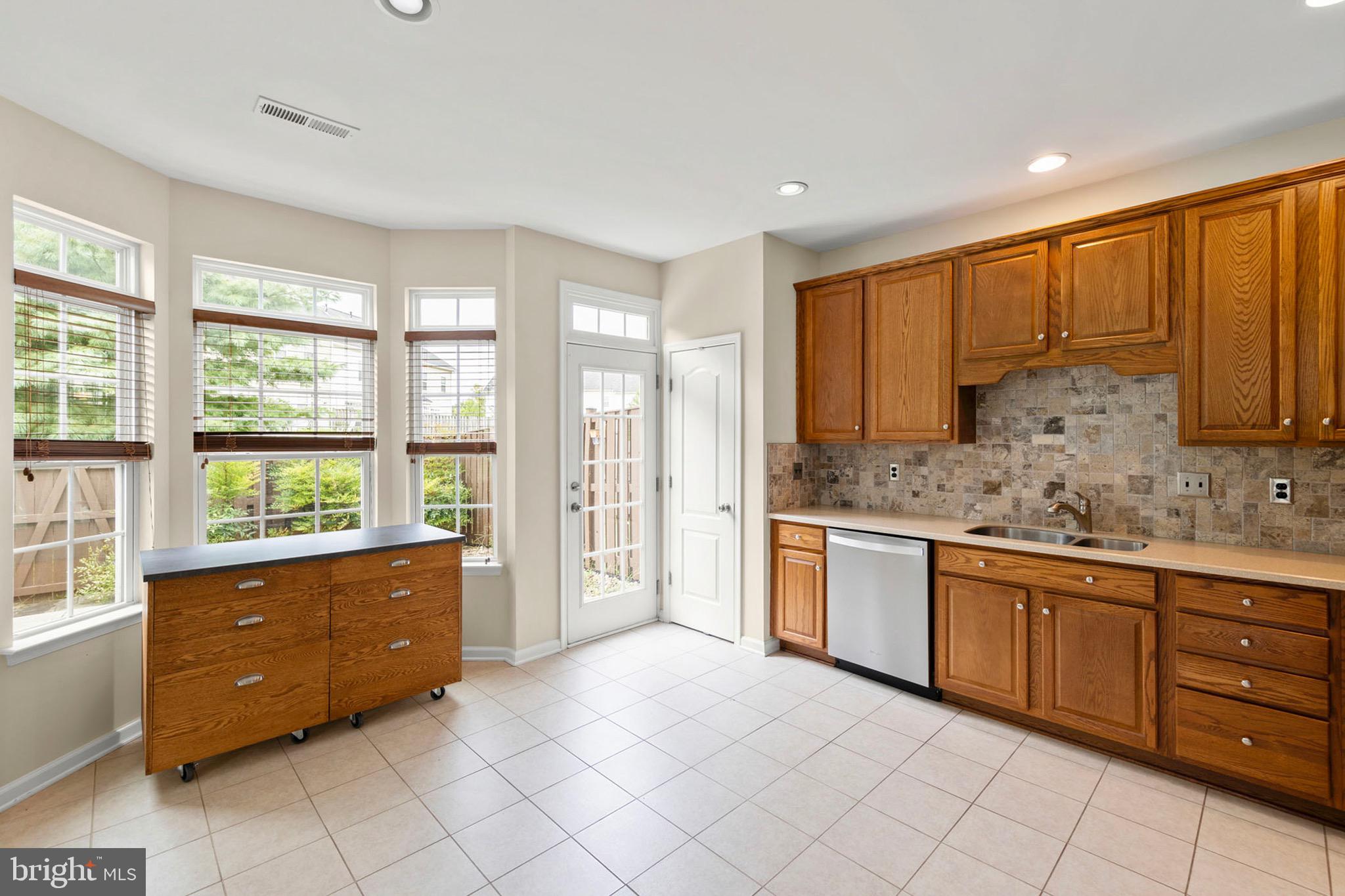 WAKELAND MANOR - Residential