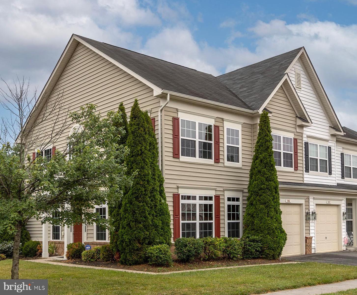 WAKELAND MANOR - Residential