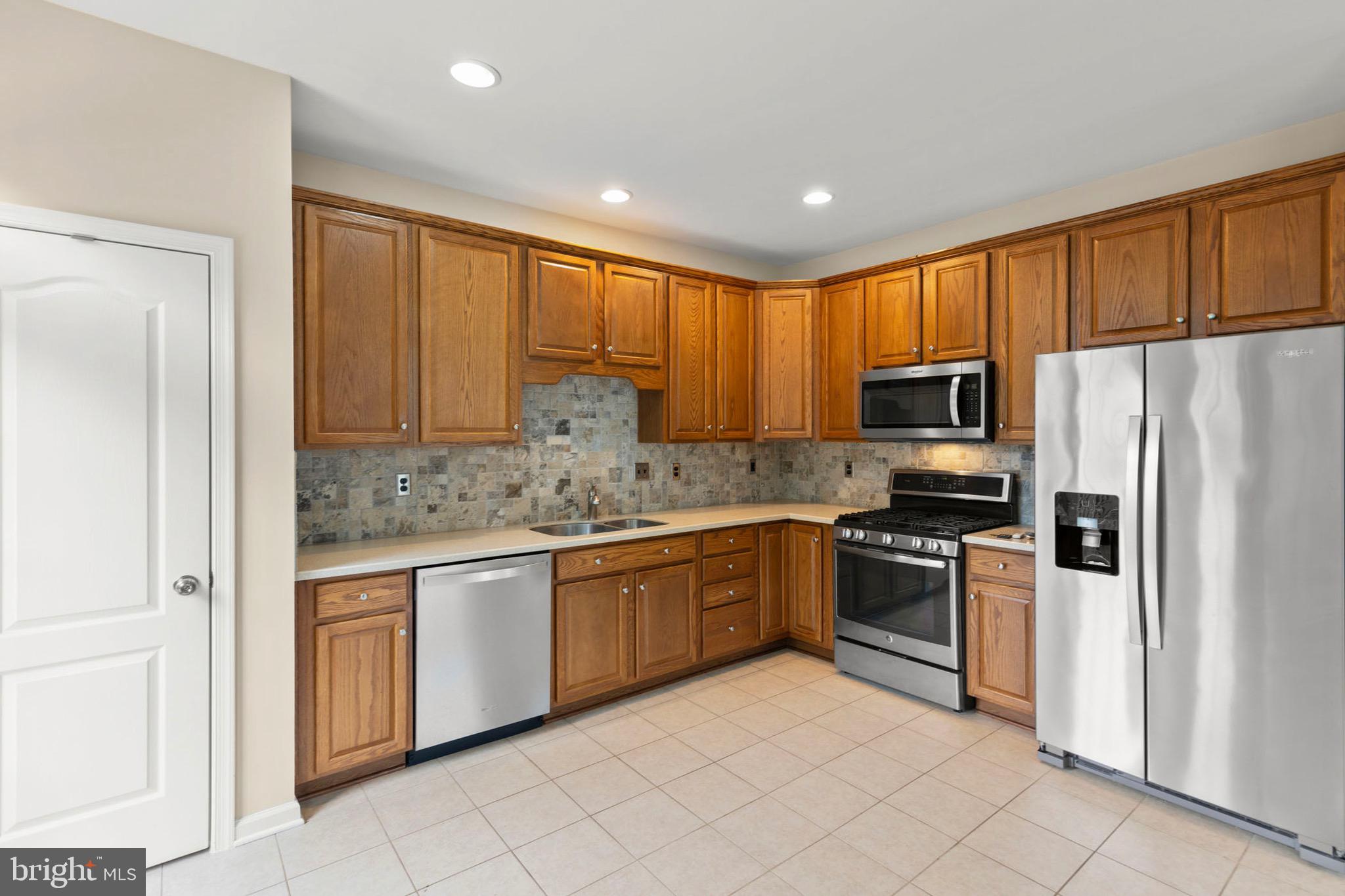 WAKELAND MANOR - Residential