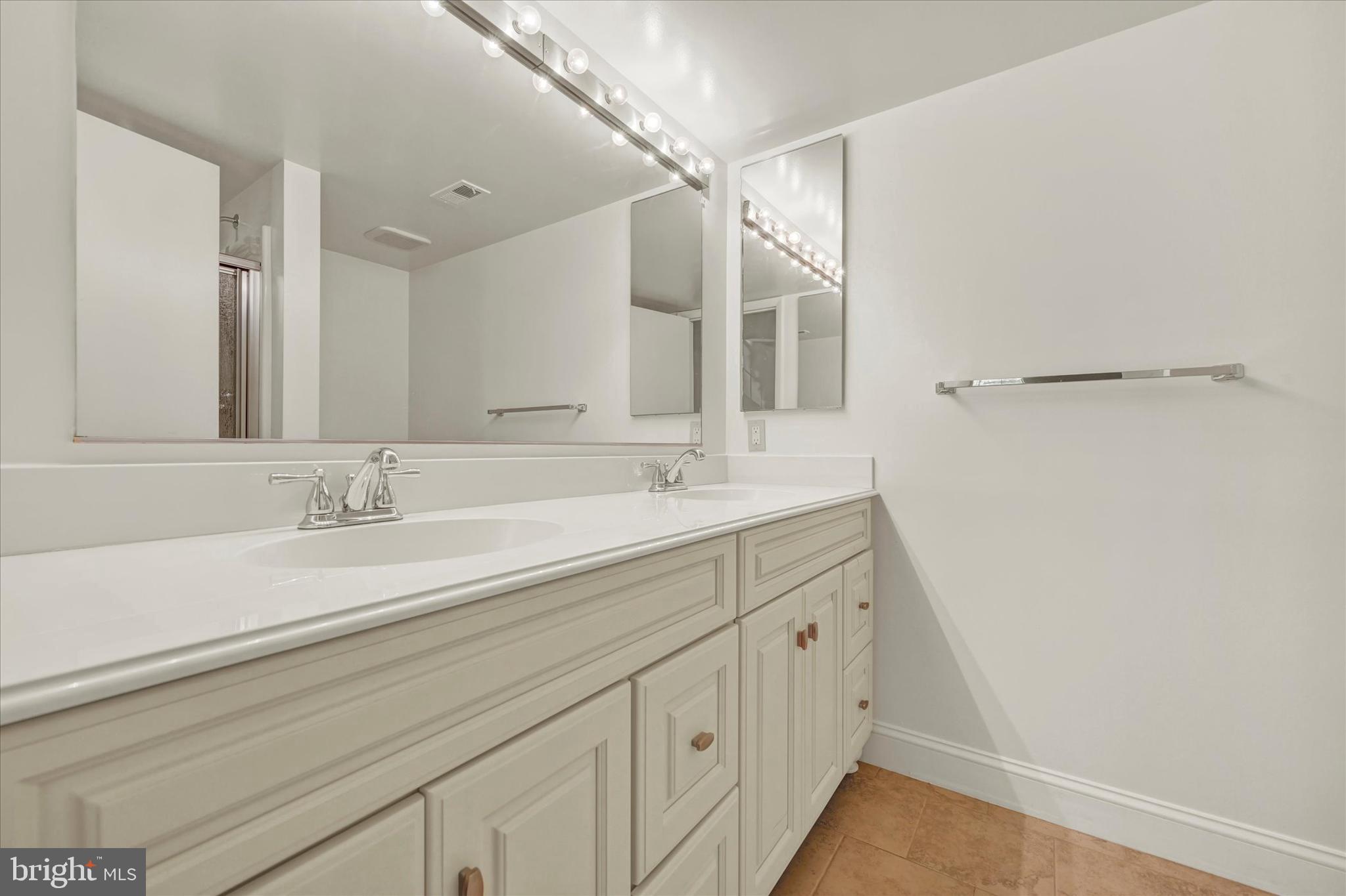 STAPLETON COURT GARDEN - Residential