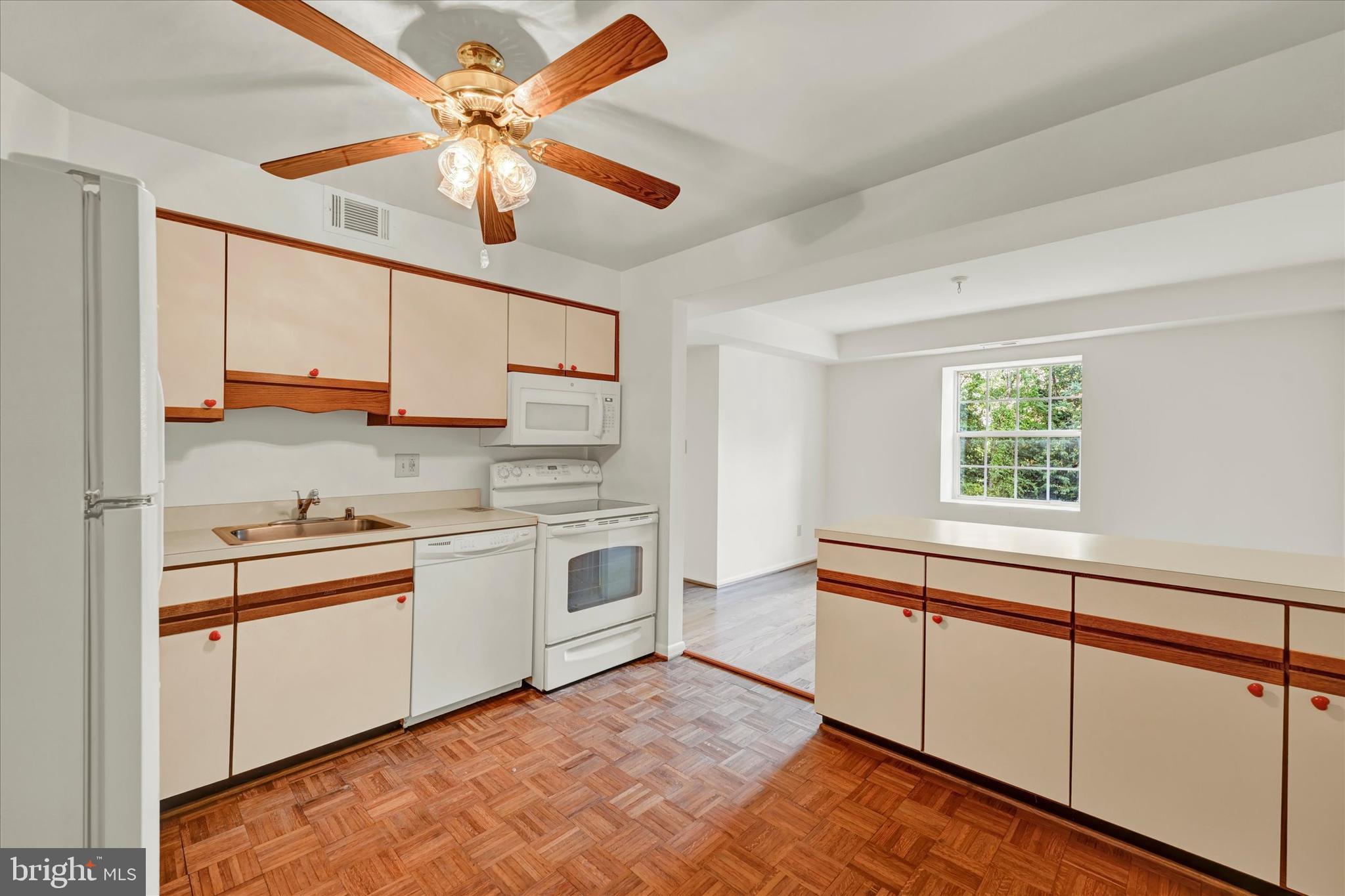 STAPLETON COURT GARDEN - Residential