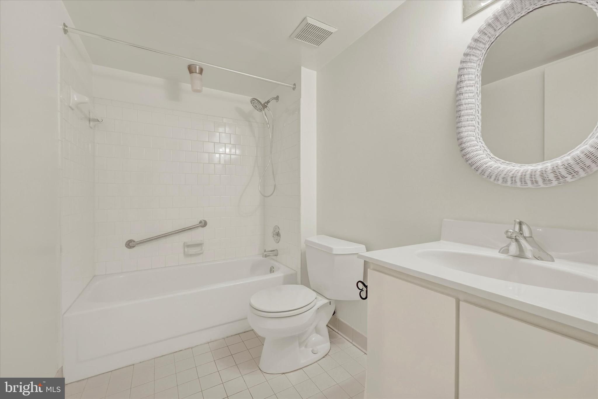 STAPLETON COURT GARDEN - Residential