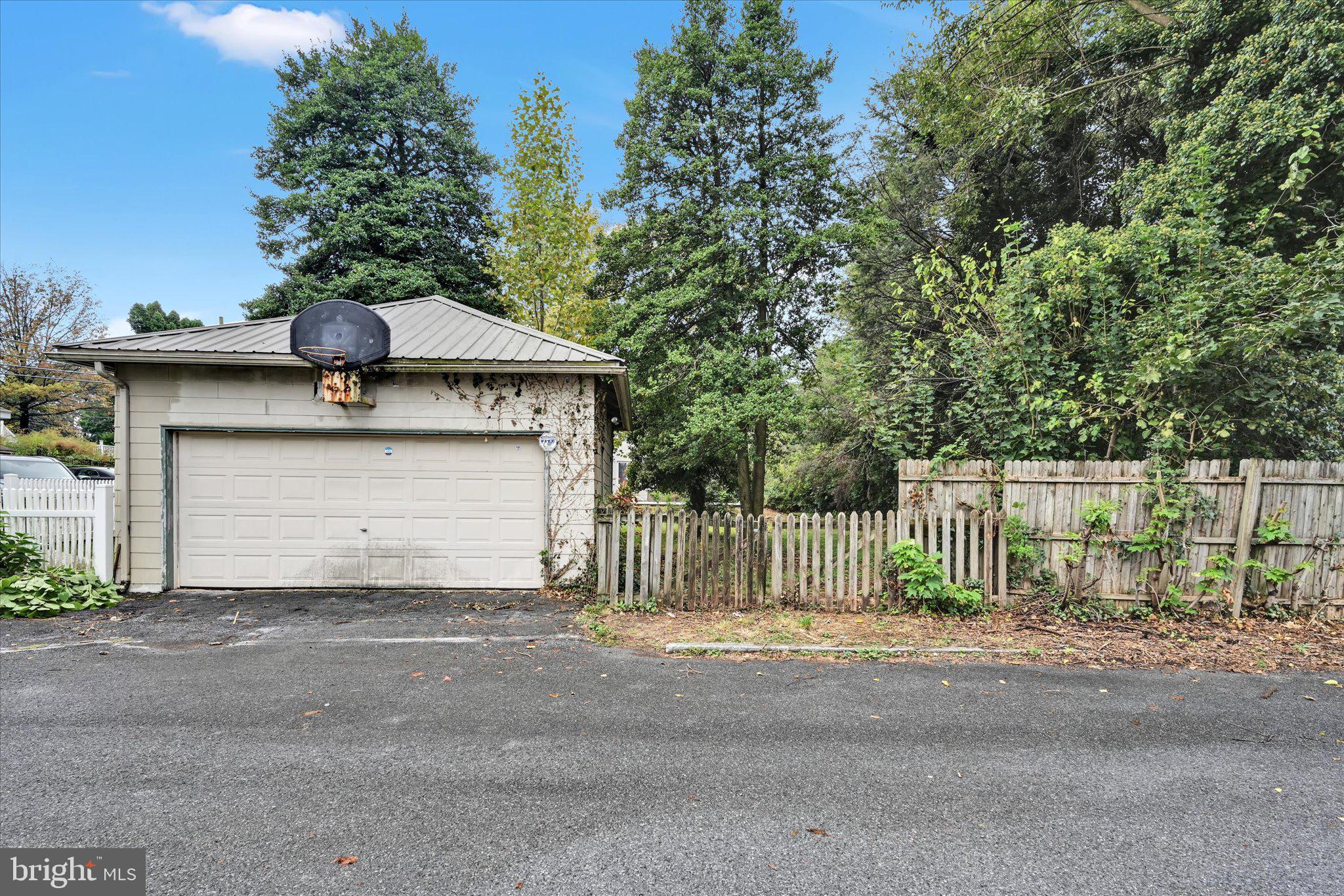 8TH WARD - Residential