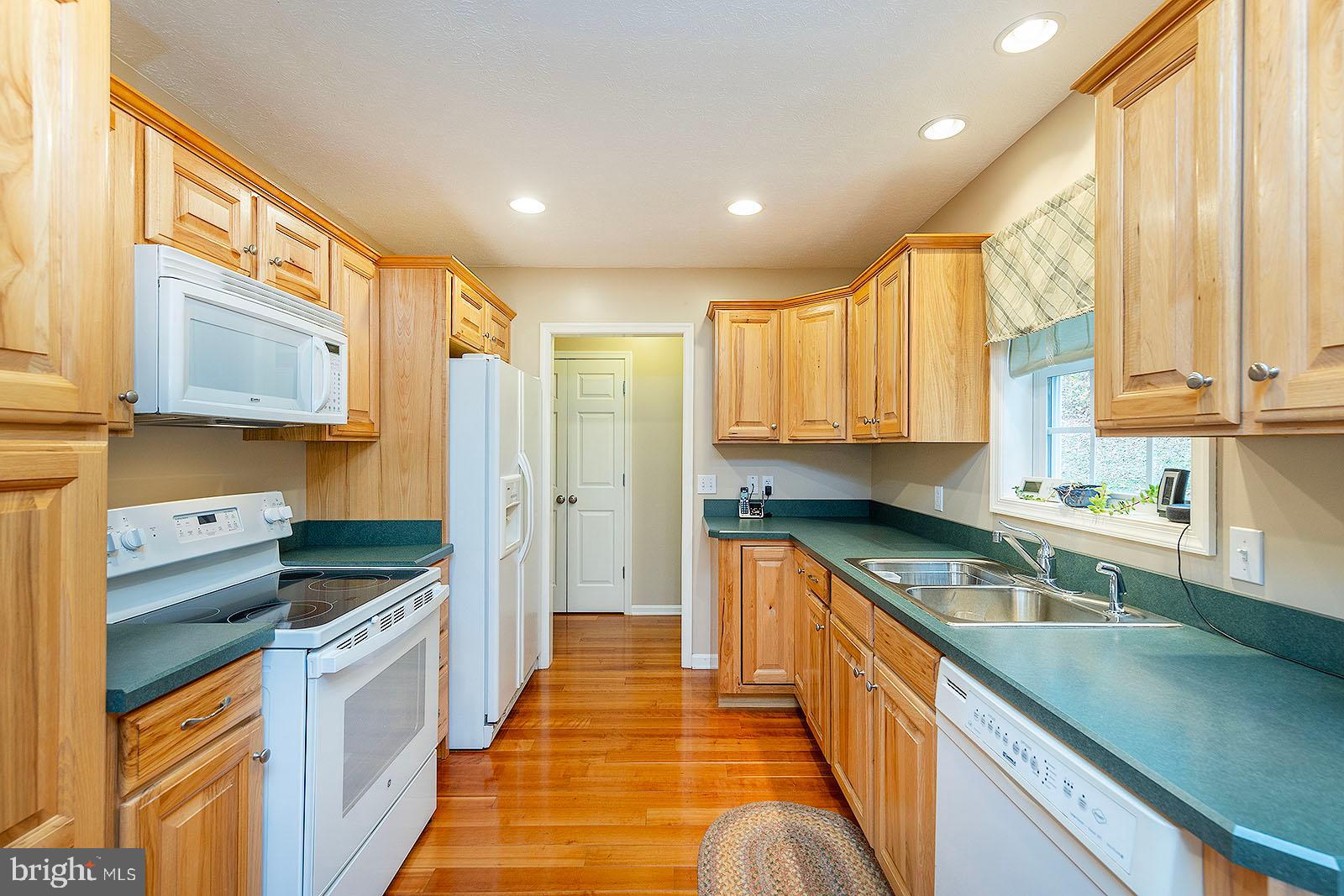 BLACKTHORN RIDGE ESTATES - Residential