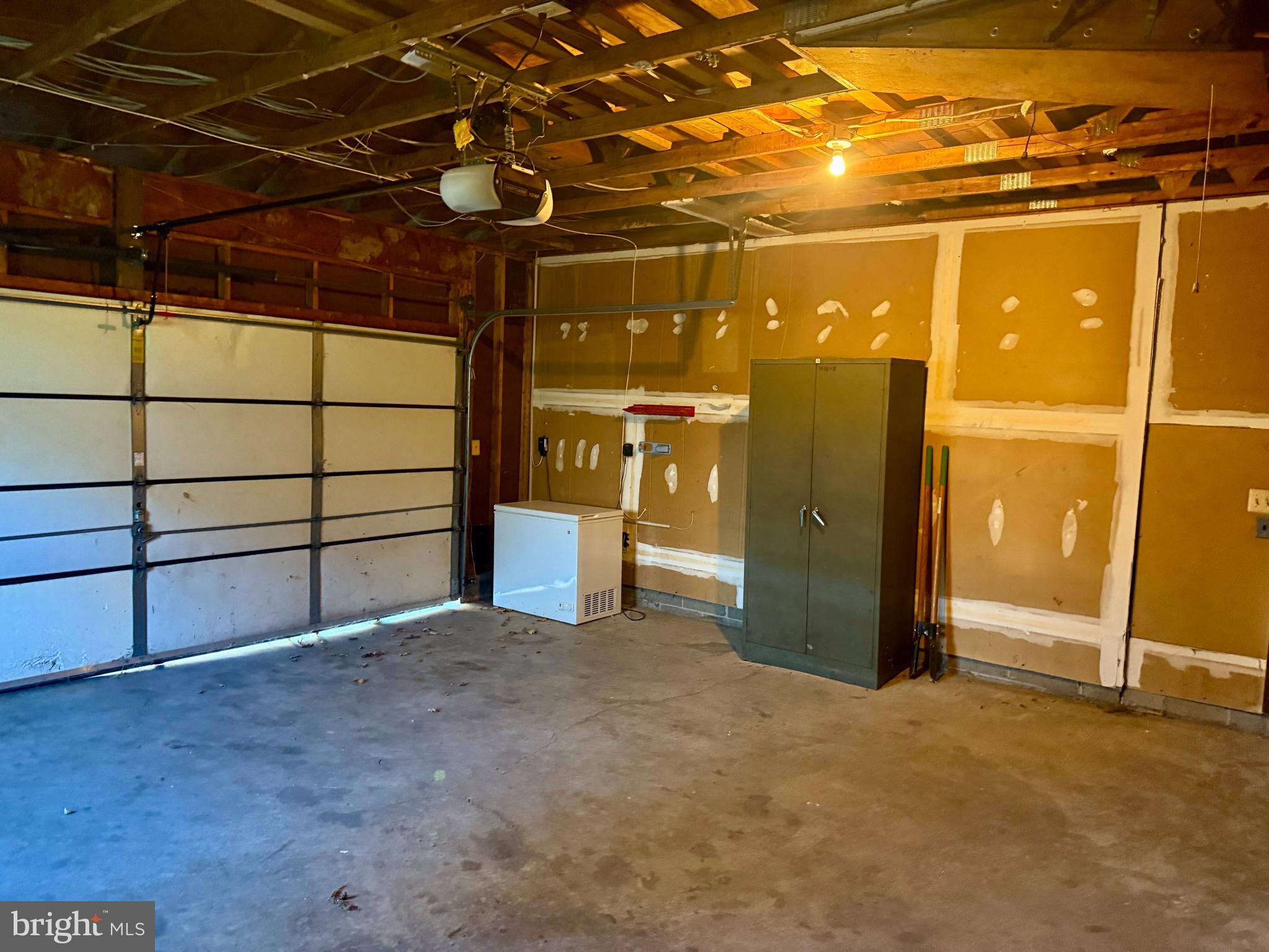 MOUNT AUGUSTINE - Residential Lease