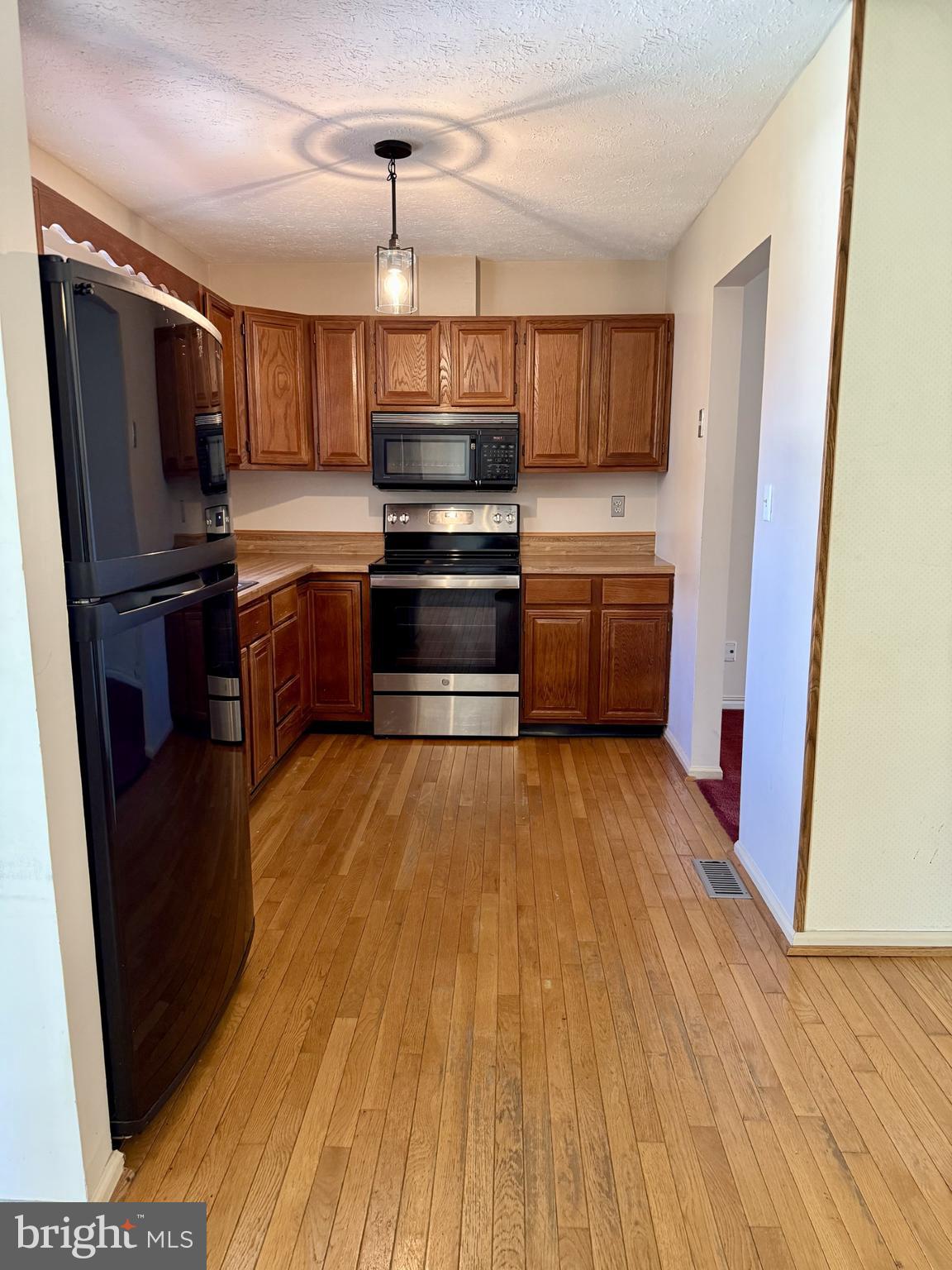 MOUNT AUGUSTINE - Residential Lease