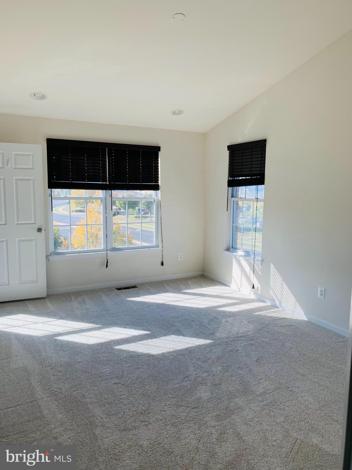 AMBERLEA AT SOUTH RIDING - Residential Lease