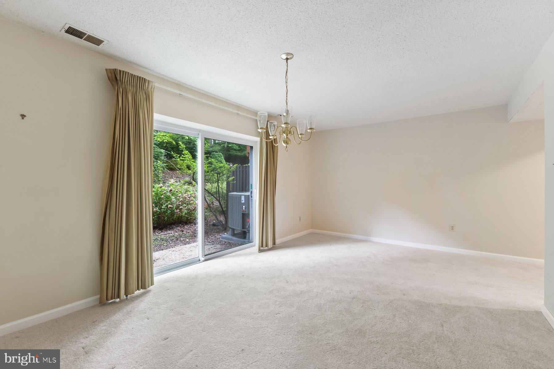 DUMONT OAKS - Residential