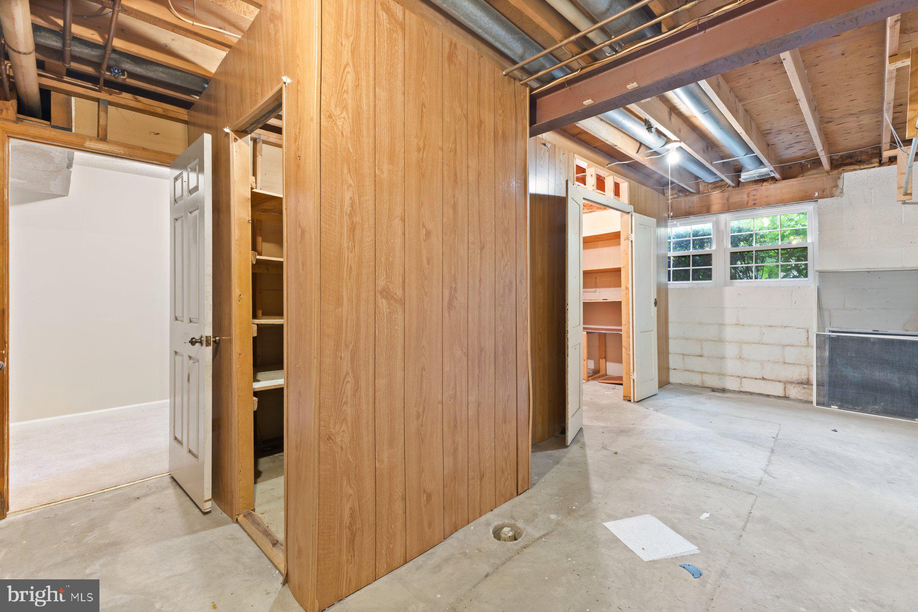 DUMONT OAKS - Residential