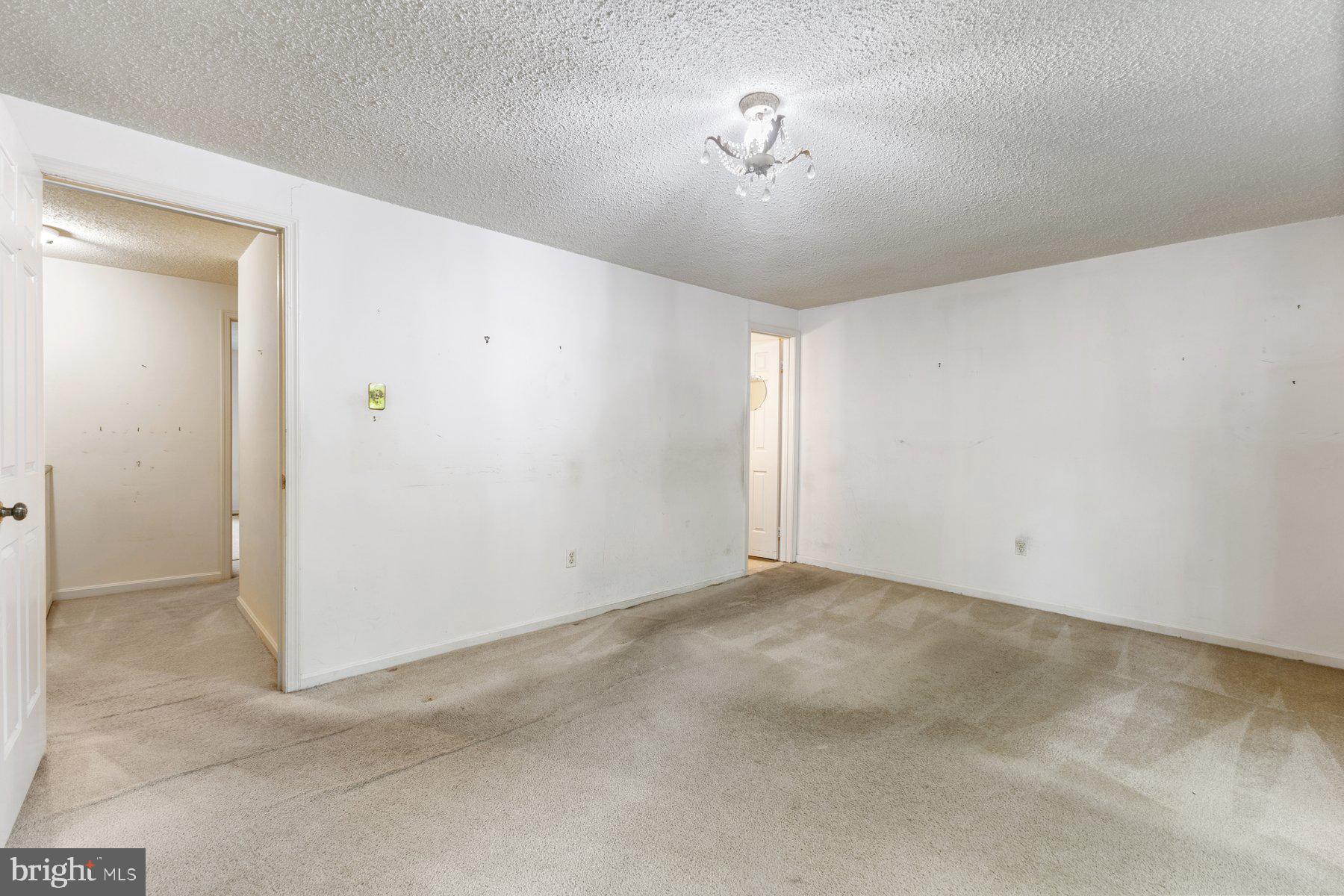 DUMONT OAKS - Residential