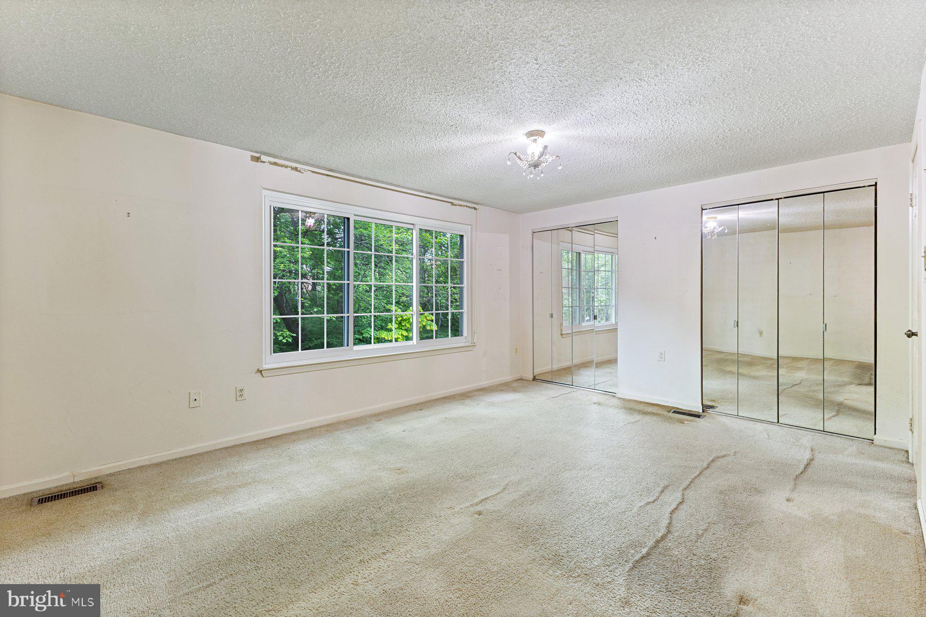 DUMONT OAKS - Residential