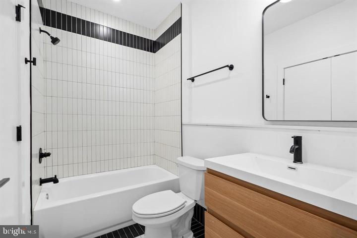 FISHTOWN - Commercial Sale