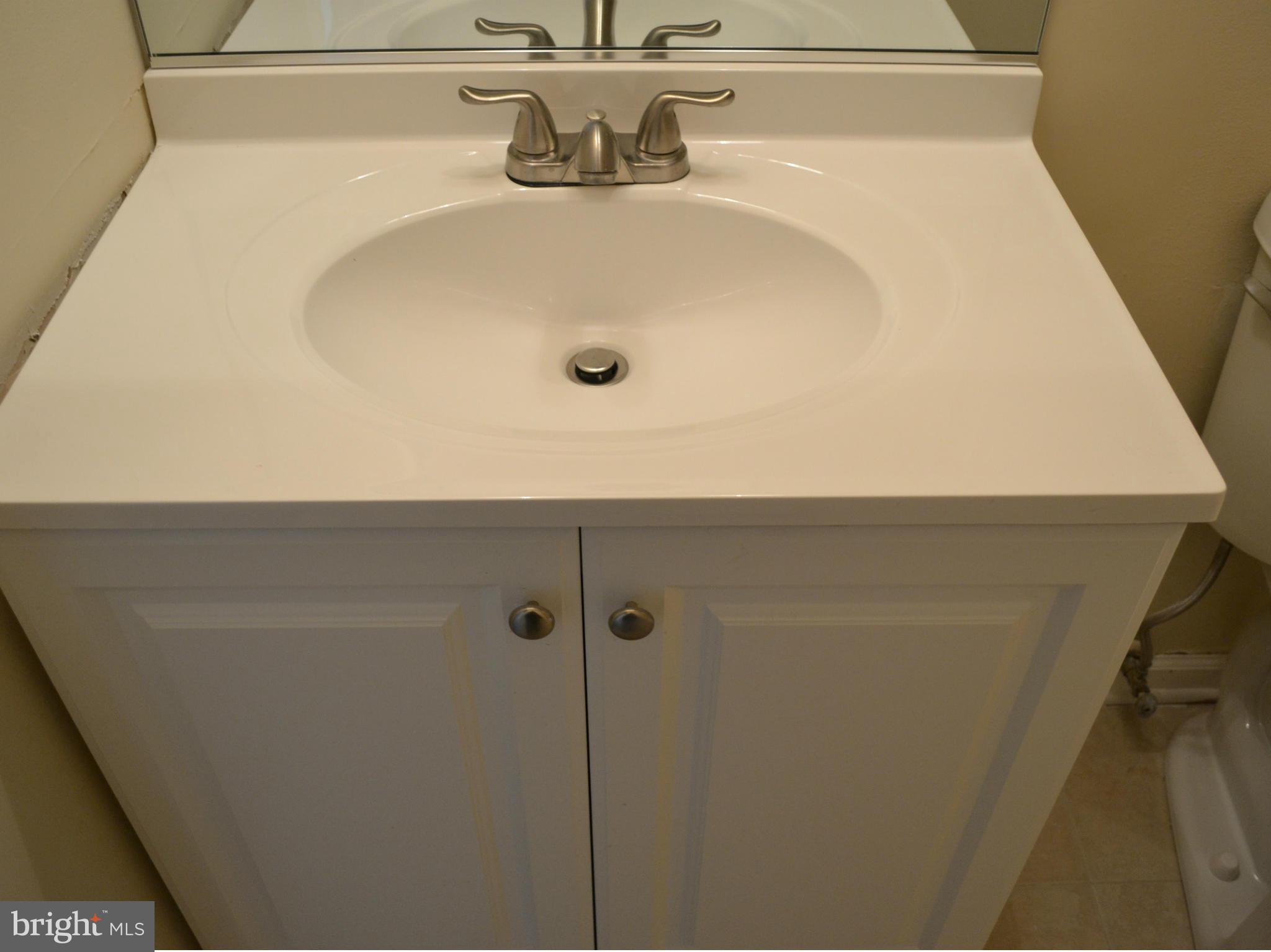 SUSSEX SQUARE CONDO - Residential Lease