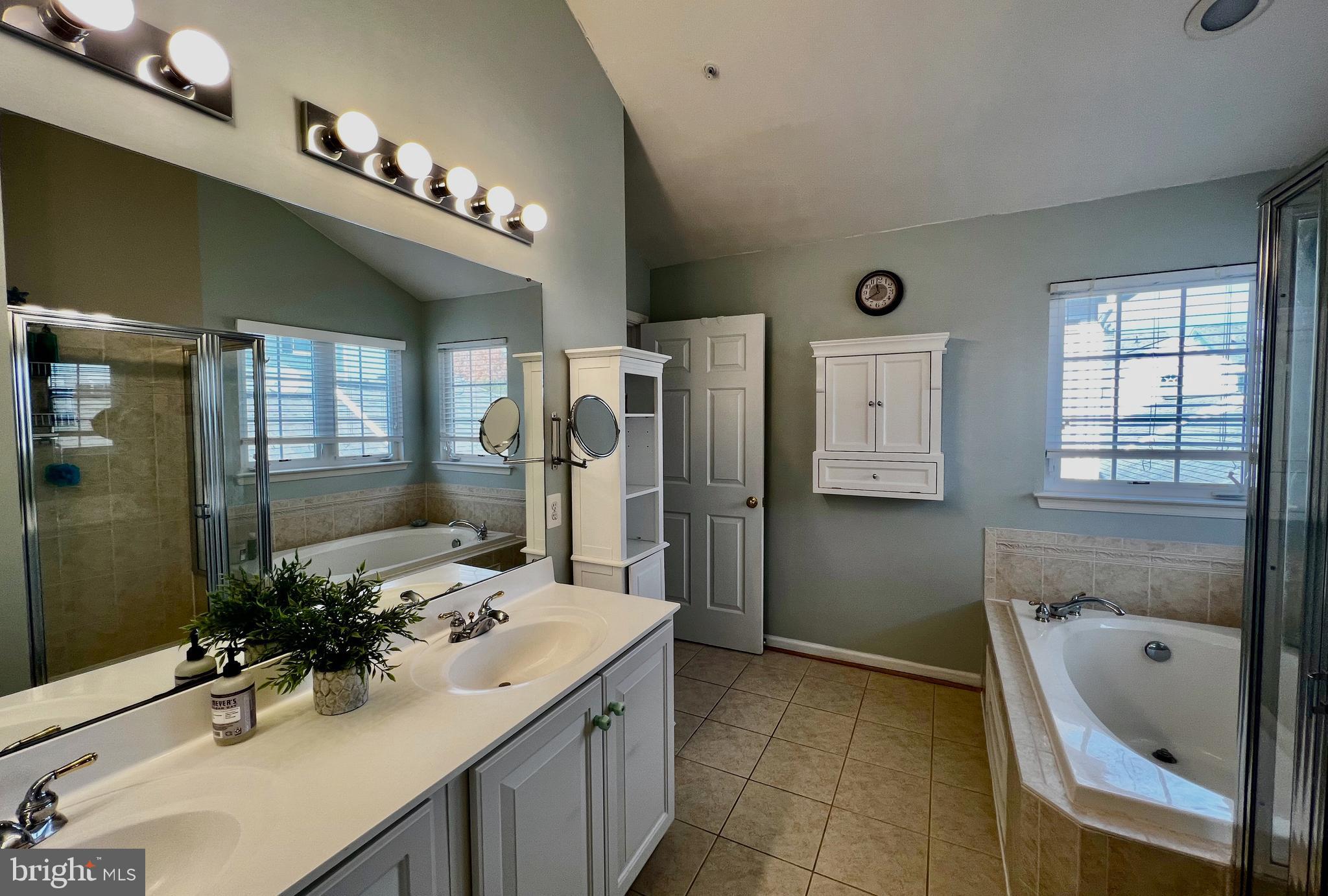 LAKELANDS - Residential