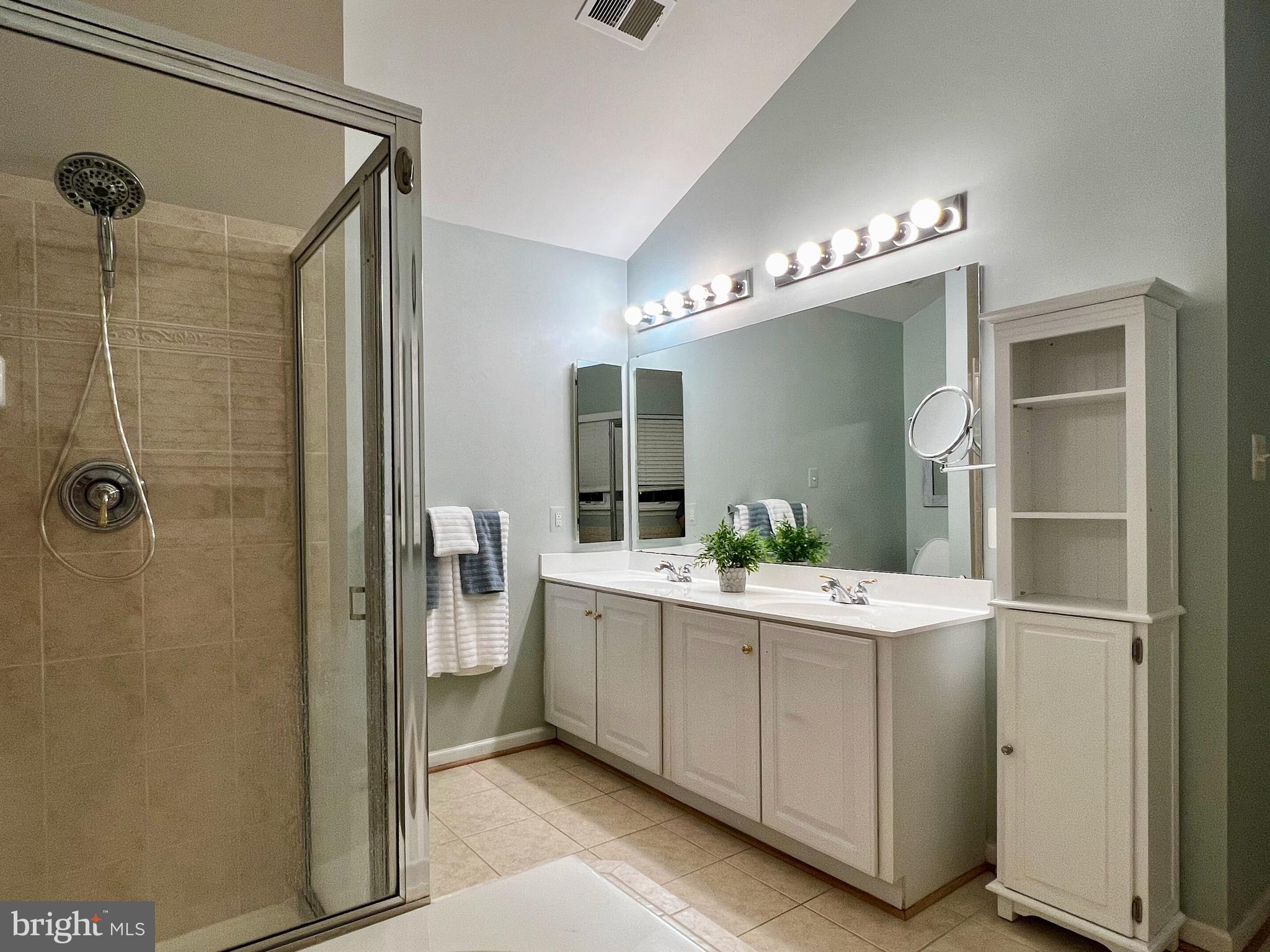 LAKELANDS - Residential