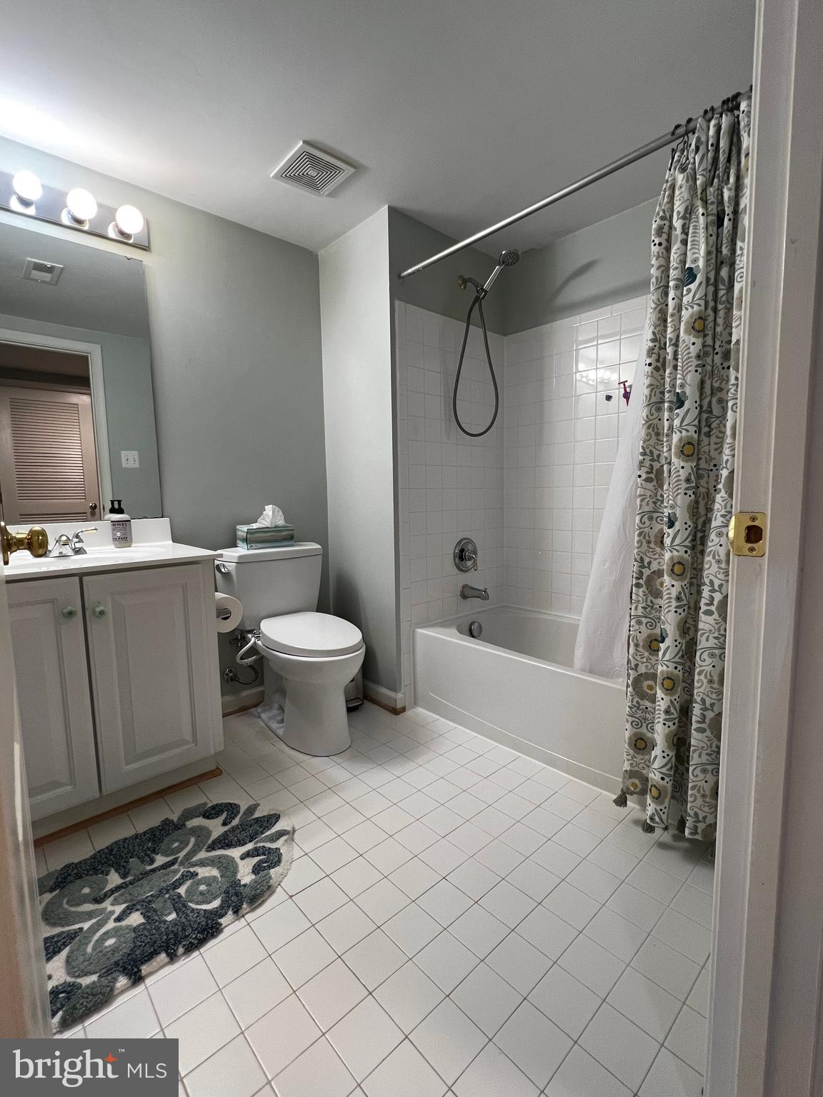 LAKELANDS - Residential