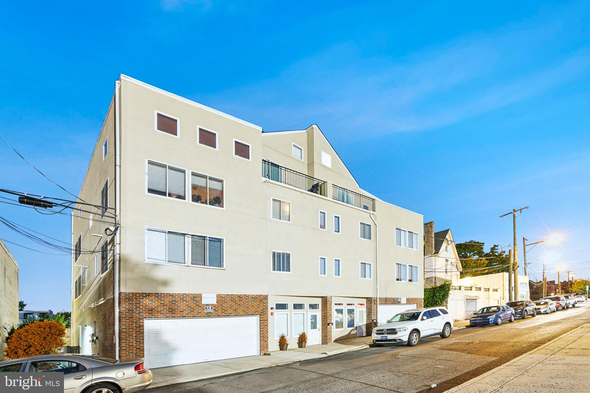 ROXBOROUGH - Commercial Lease