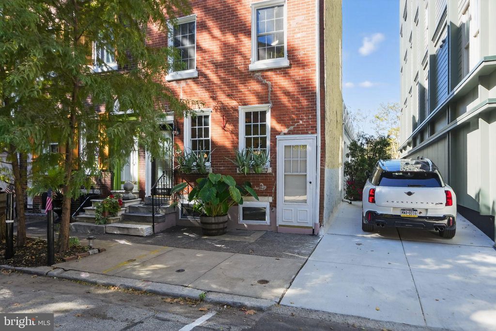 Photo of 254 N Lawrence Street, PHILADELPHIA, PA 19106 (MLS # PAPH2547422)