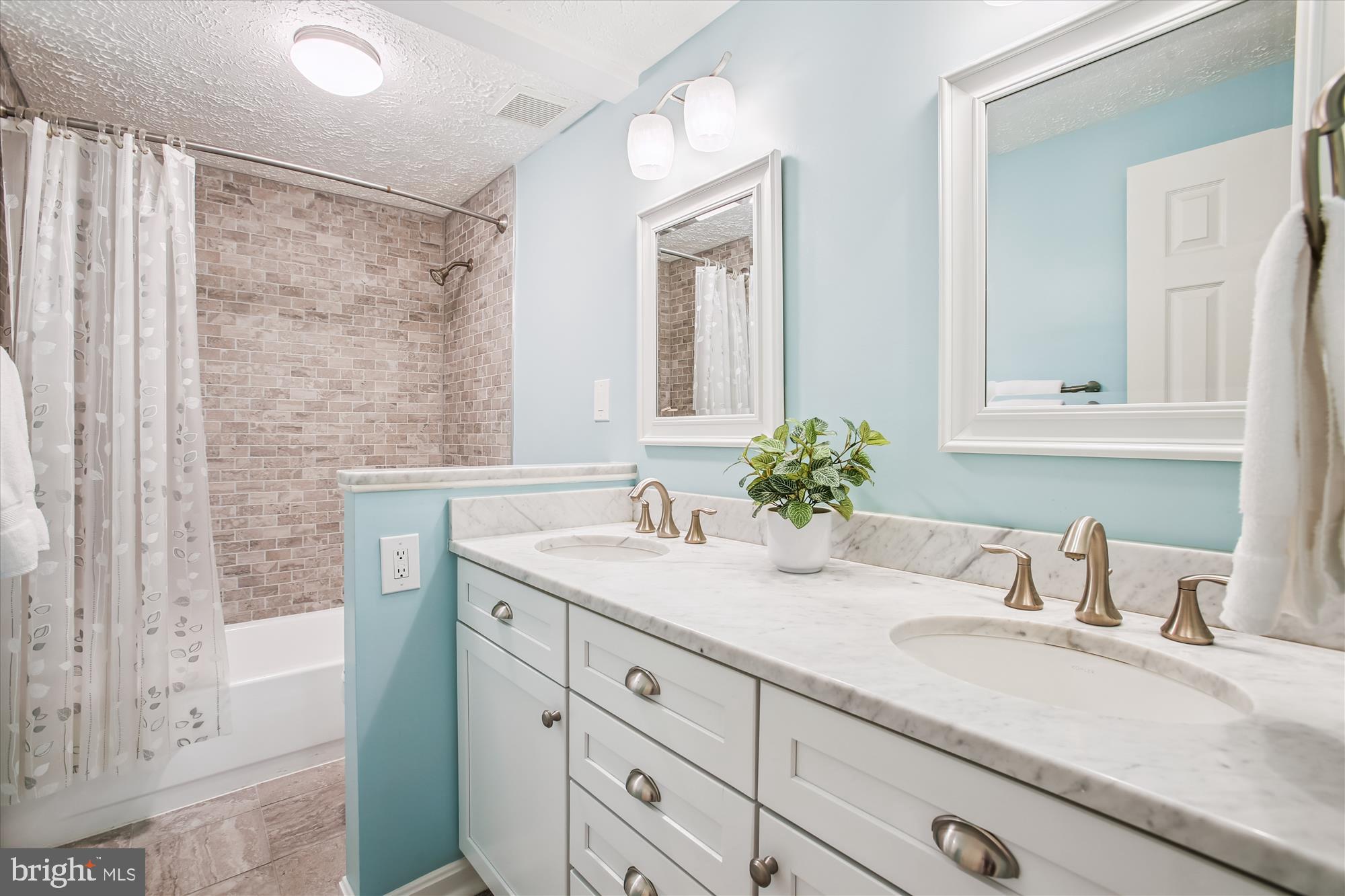 MONTCLAIR - Residential