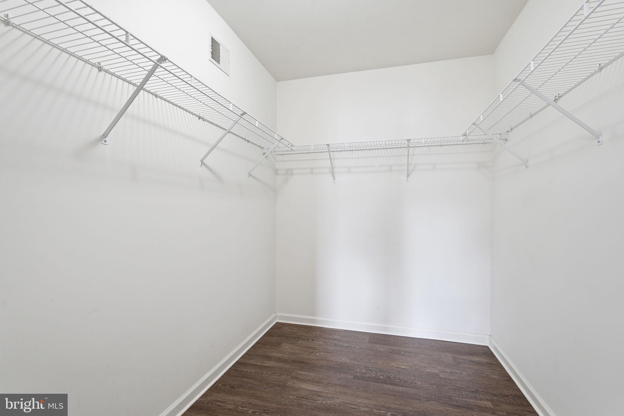 BROADLANDS - Residential