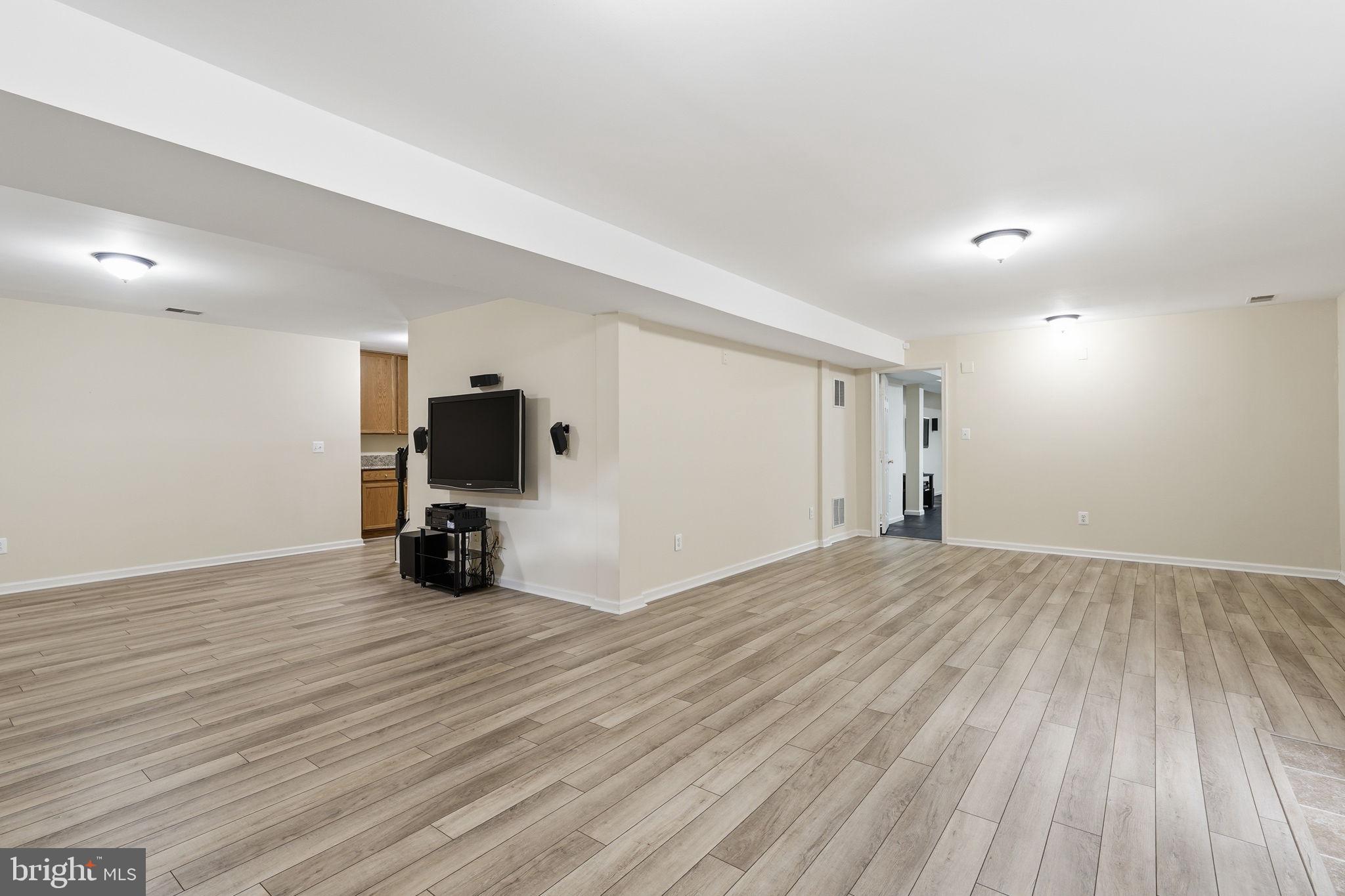 BROADLANDS - Residential