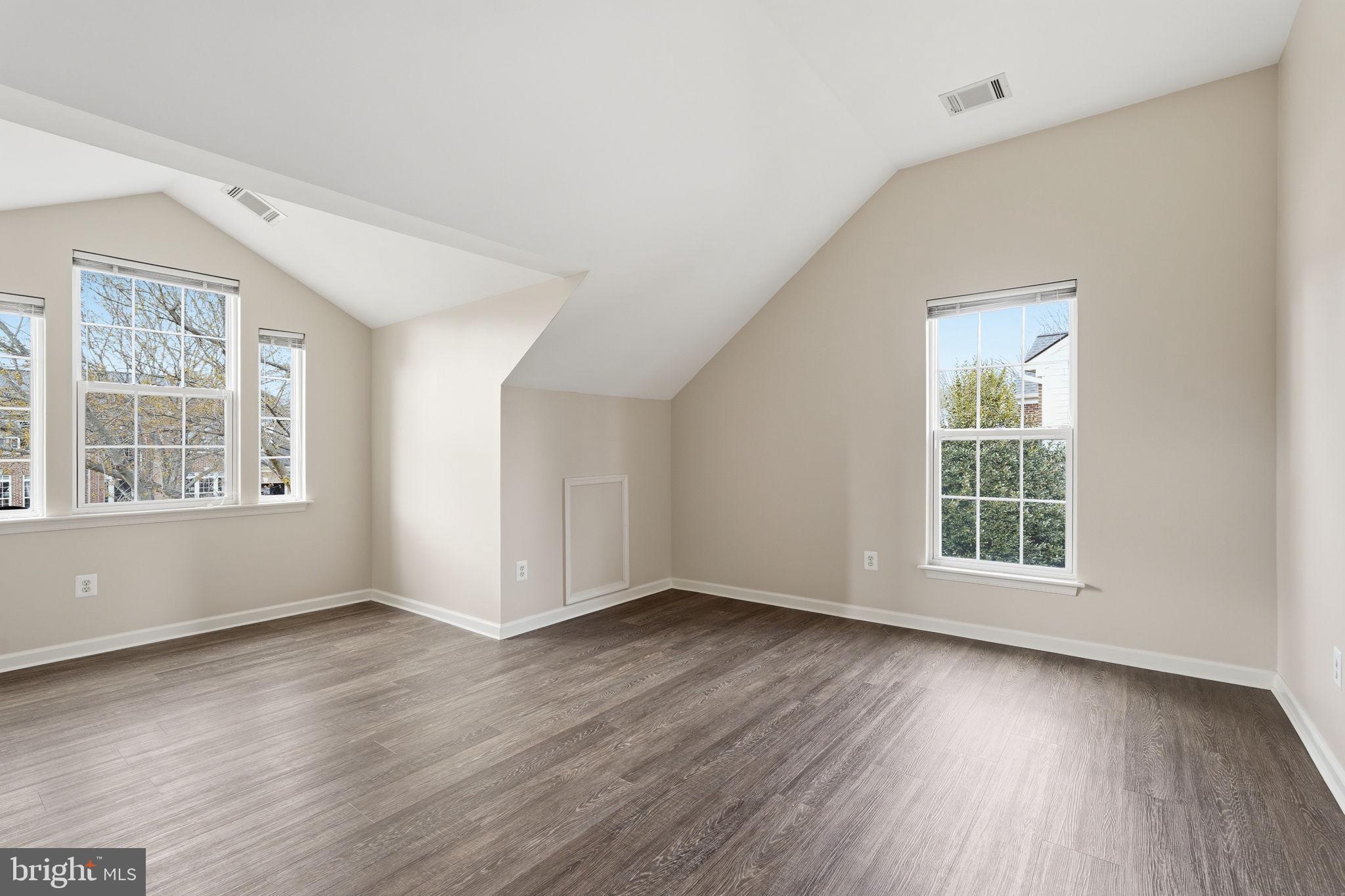 BROADLANDS - Residential