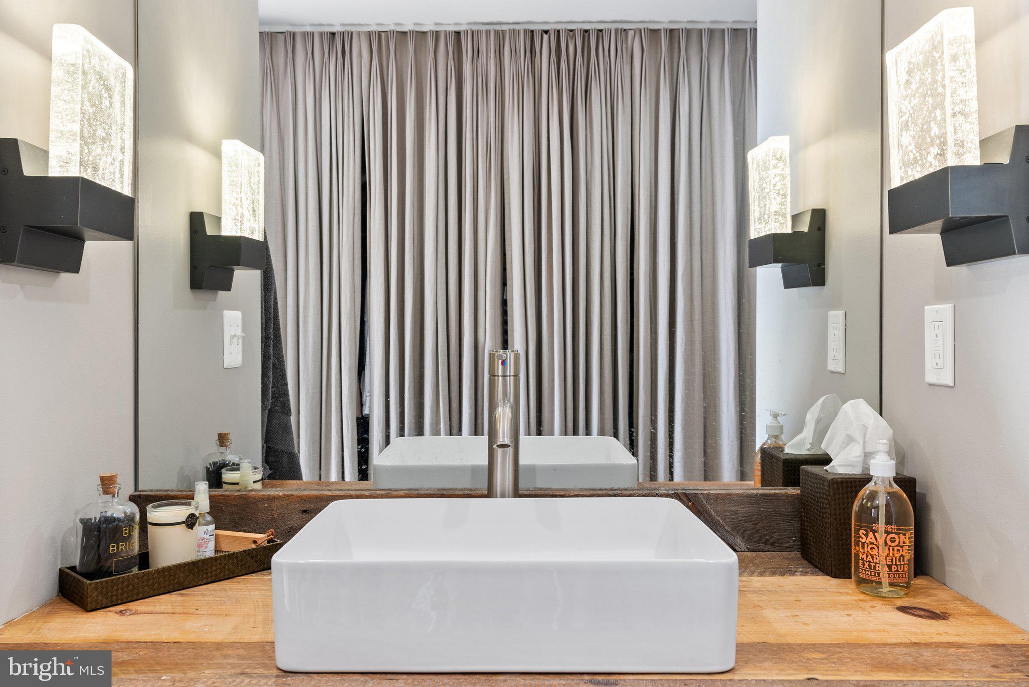 FLINT HILL - Residential