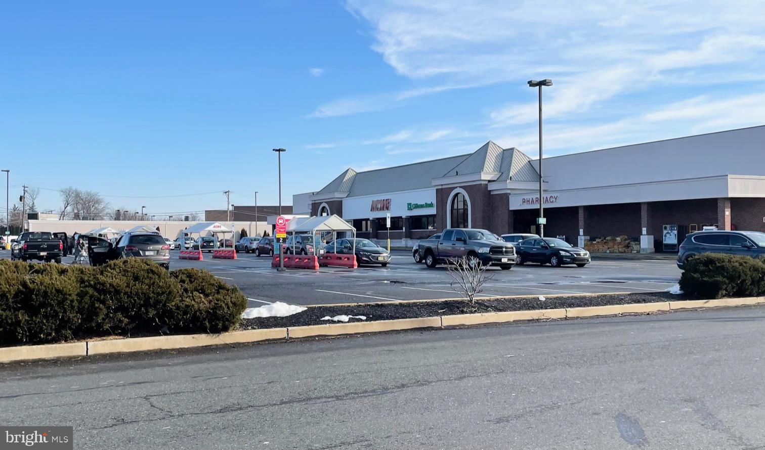 LEVITTOWN - Commercial Sale