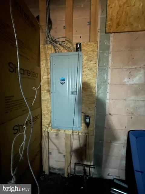 LEVITTOWN - Commercial Sale