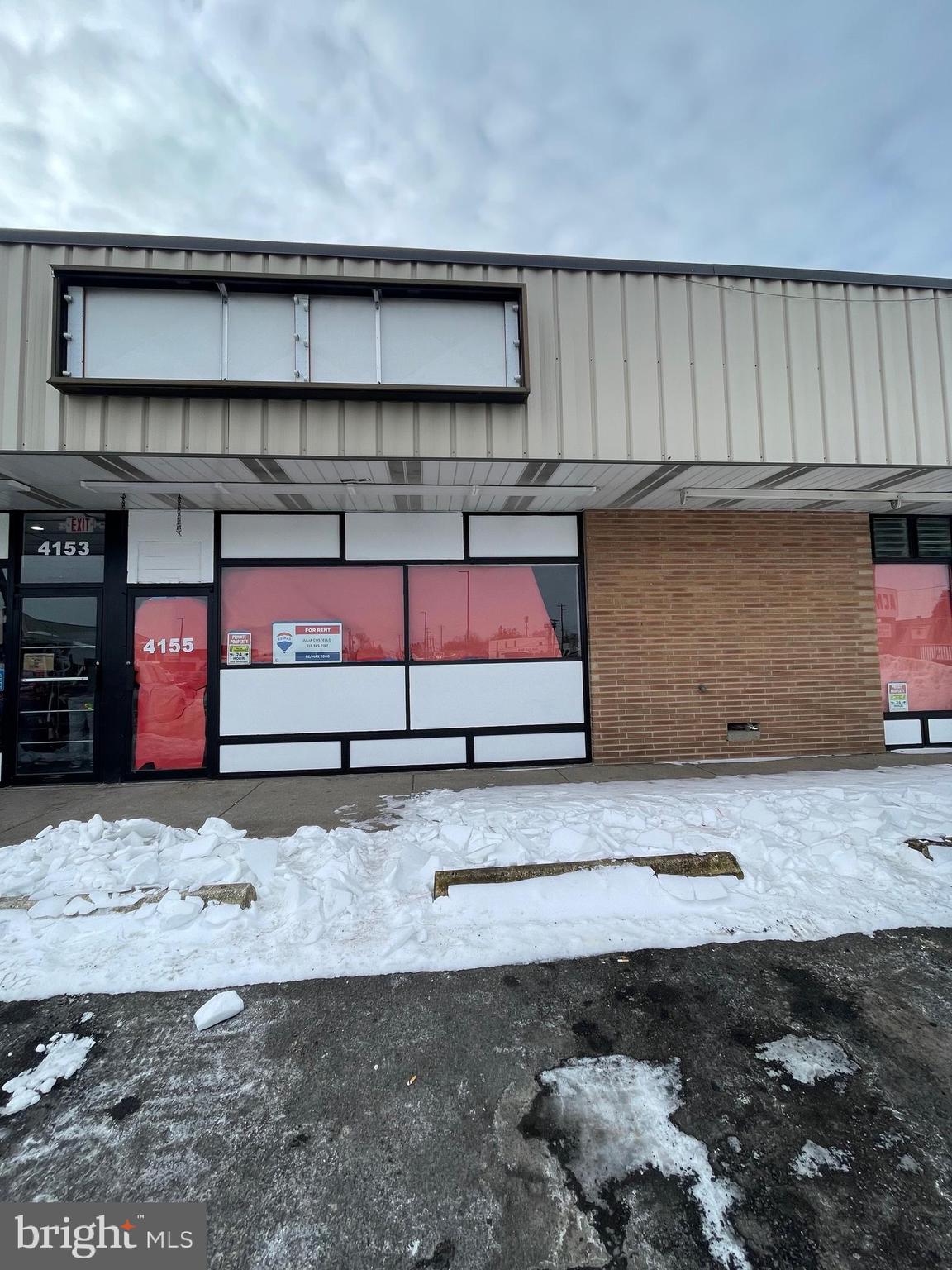LEVITTOWN - Commercial Sale