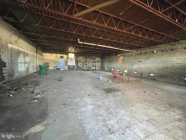 LEVITTOWN - Commercial Sale