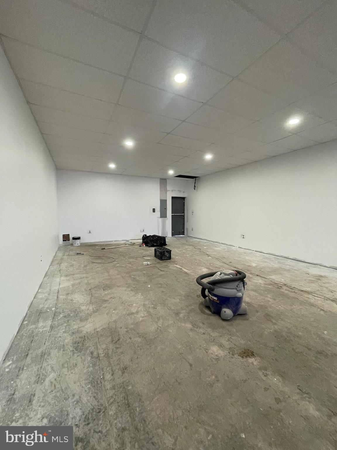 LEVITTOWN - Commercial Sale