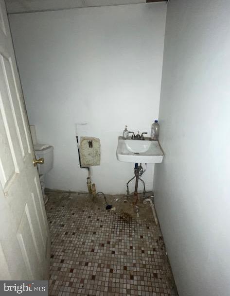 LEVITTOWN - Commercial Sale