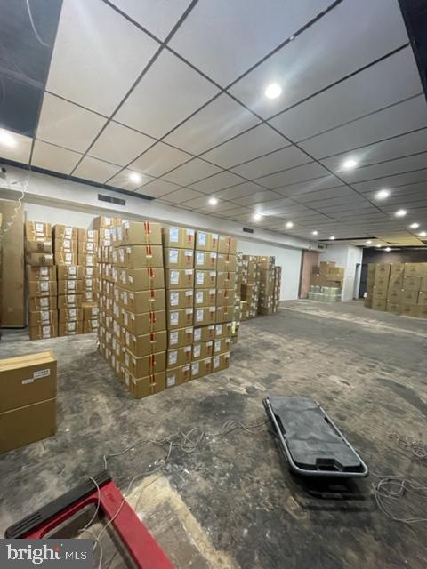 LEVITTOWN - Commercial Sale