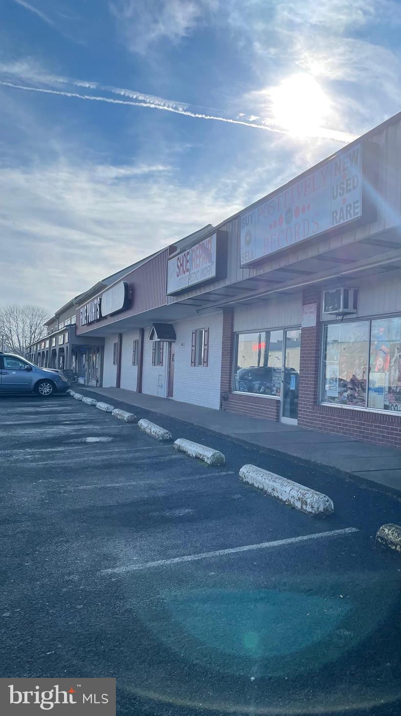 LEVITTOWN - Commercial Sale