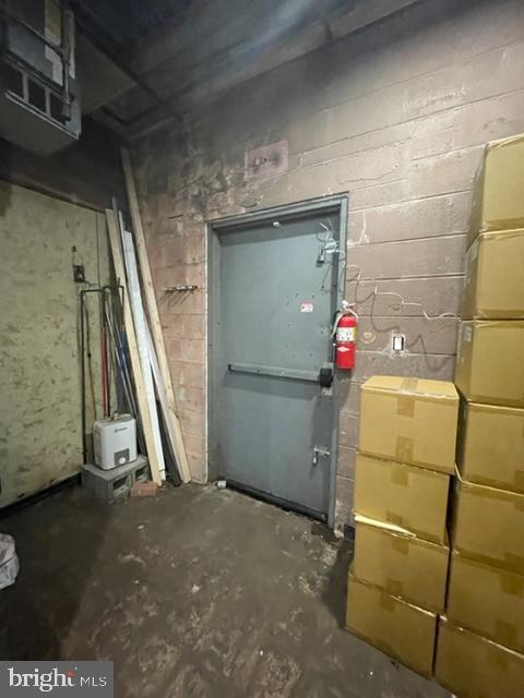 LEVITTOWN - Commercial Sale