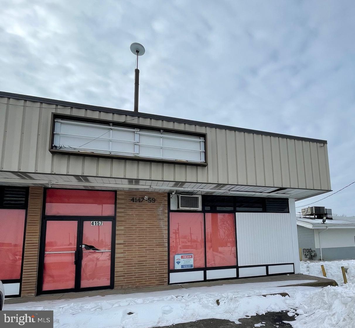 LEVITTOWN - Commercial Sale