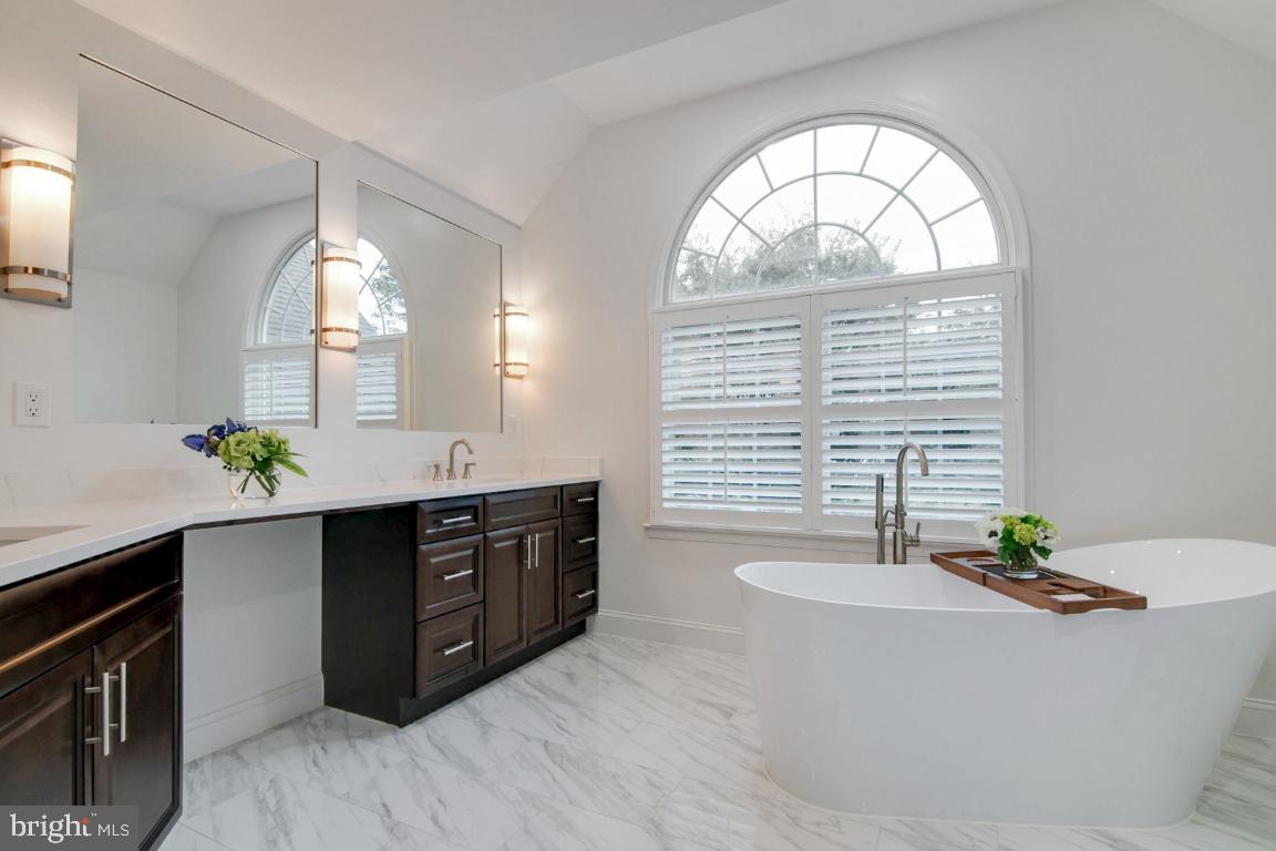 SOUTH RIDING - Residential