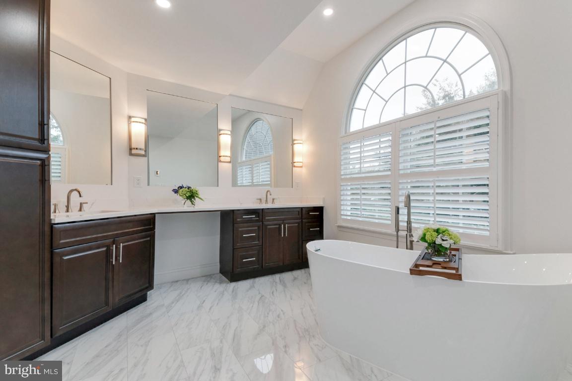 SOUTH RIDING - Residential