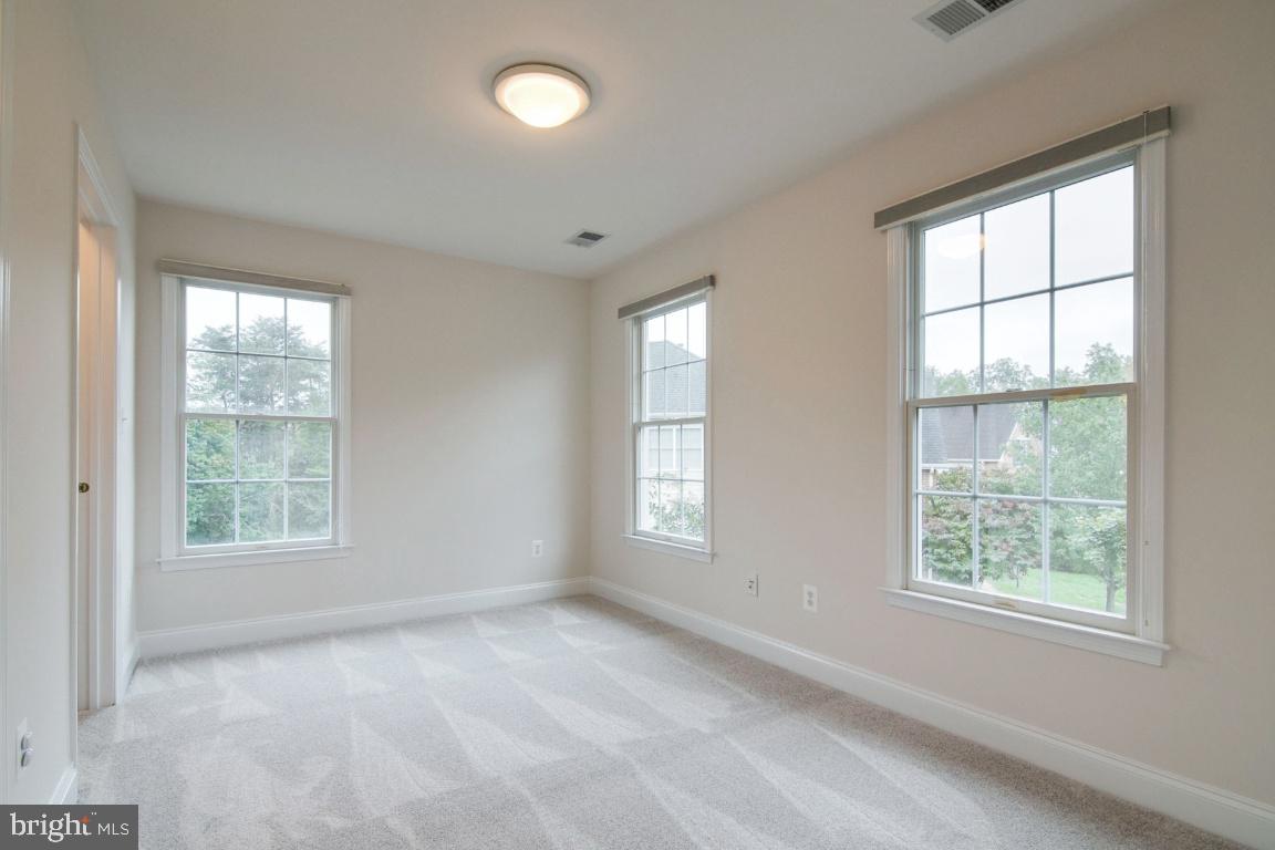 SOUTH RIDING - Residential