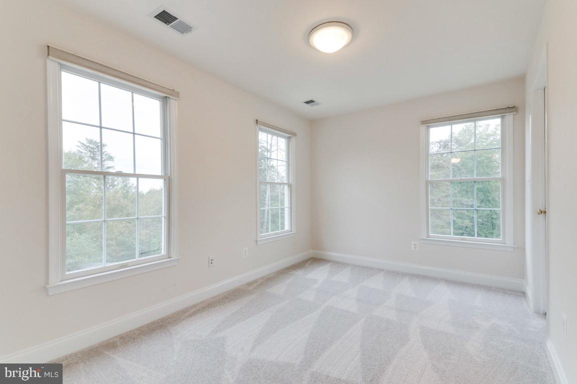 SOUTH RIDING - Residential