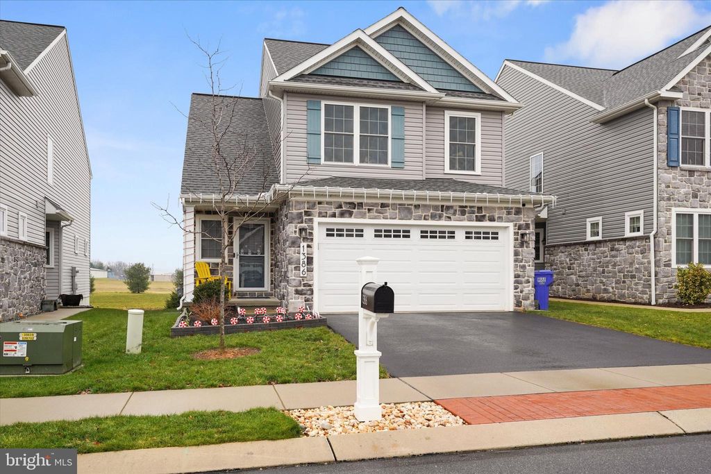 Photo of 1386 FIELDSTONE DR, MOUNT JOY, PA 17552 (MLS # PALA2029414)