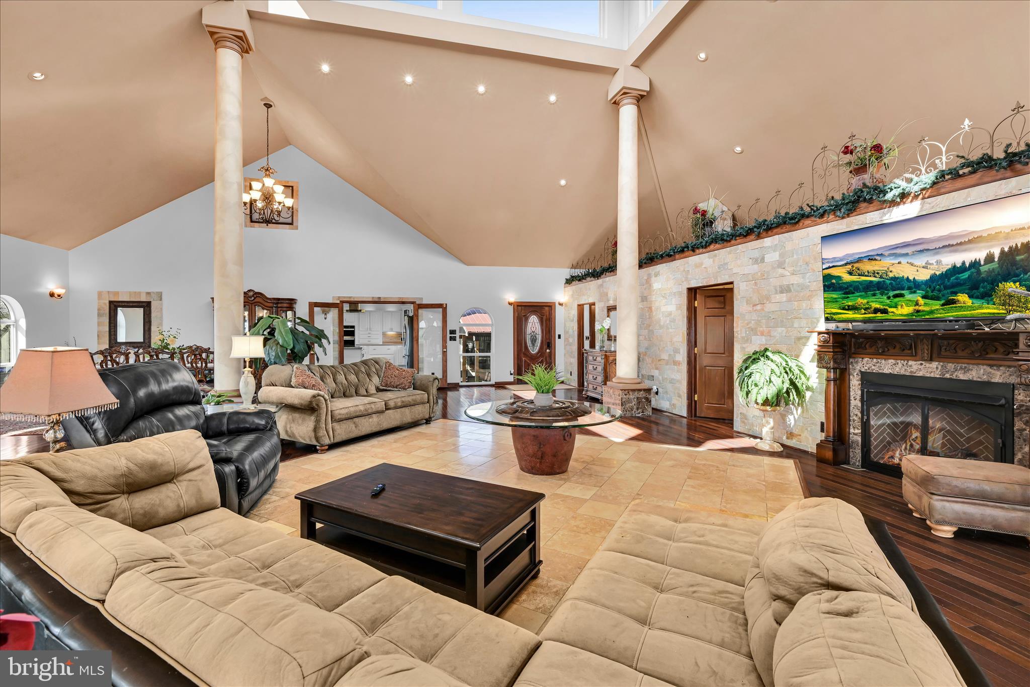 LAKE WYNONAH - Residential