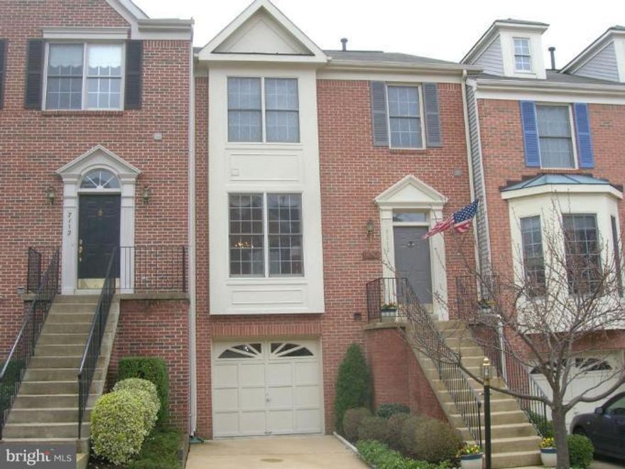 Beautiful, updated townhouse.Wood floors, open floorpln, dining rm-tray ceilings, kitchen w/gorgeous cabinets, Jennair appliances,gas range, granite,counter seating,wine fridge, bay window & door to Trex deck & stairs to paver patio-low maintenance.Three bedrms w/vaulted ceilings, gorgeous master bath & new hall bath. Nice fam rm with fireplace & slider to patio. Everything is done to perfection.