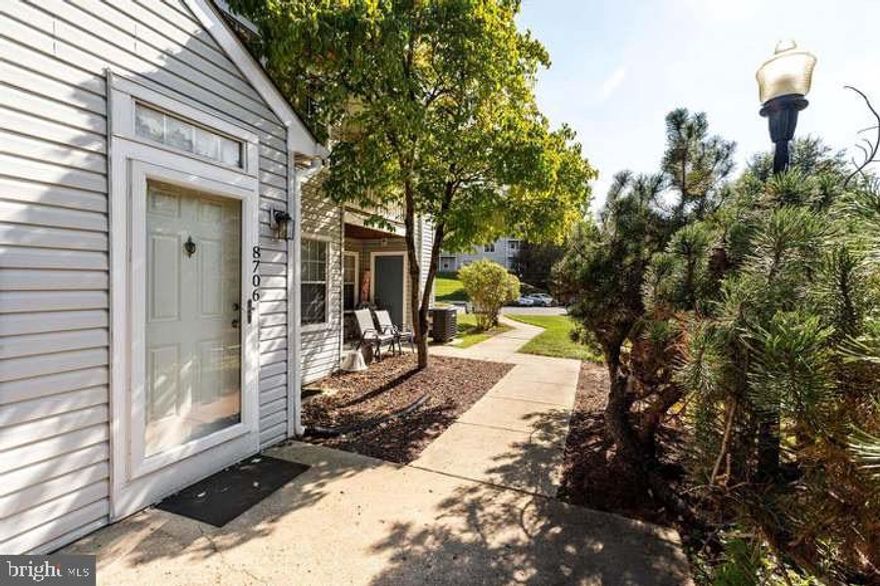 This condo is an amazing opportunity for a first time homebuyer - or investor opportunity. Large unit backing up to trees and quiet lot. Reserved parking and amenities. Balcony is great for evening dessert or morning coffee.  What a find and opportunity for you!!!
NOTE- Conventional Financing or Cash! NO  FHA financing