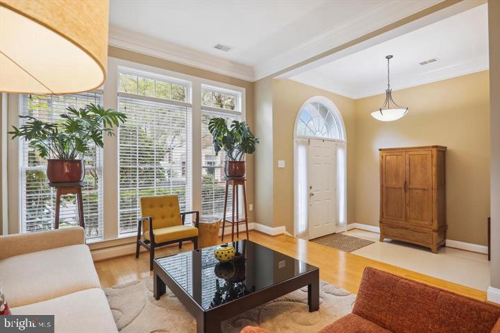 KING FARM BAILEYS COMMON - Residential Lease